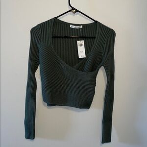 Cropped Ribbed Knit Long Sleeve Top in Dark Green